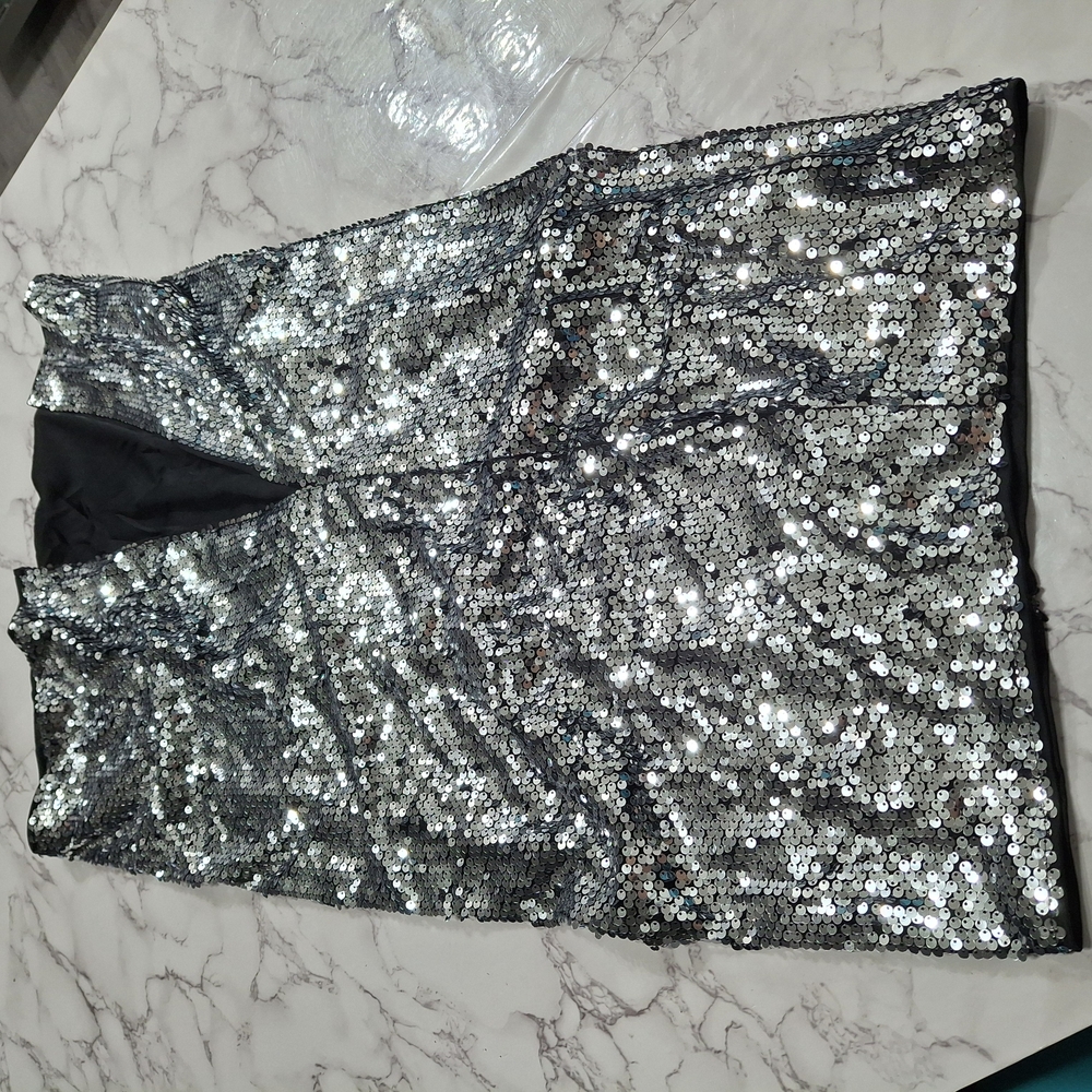 Elegant Silver Sequin Skirt - Picture 4 of 6